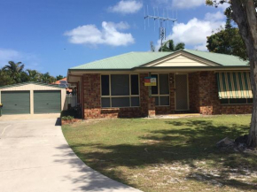 4 Boronia Place - Rainbow Beach, Perfect, convenient location, Fenced yard